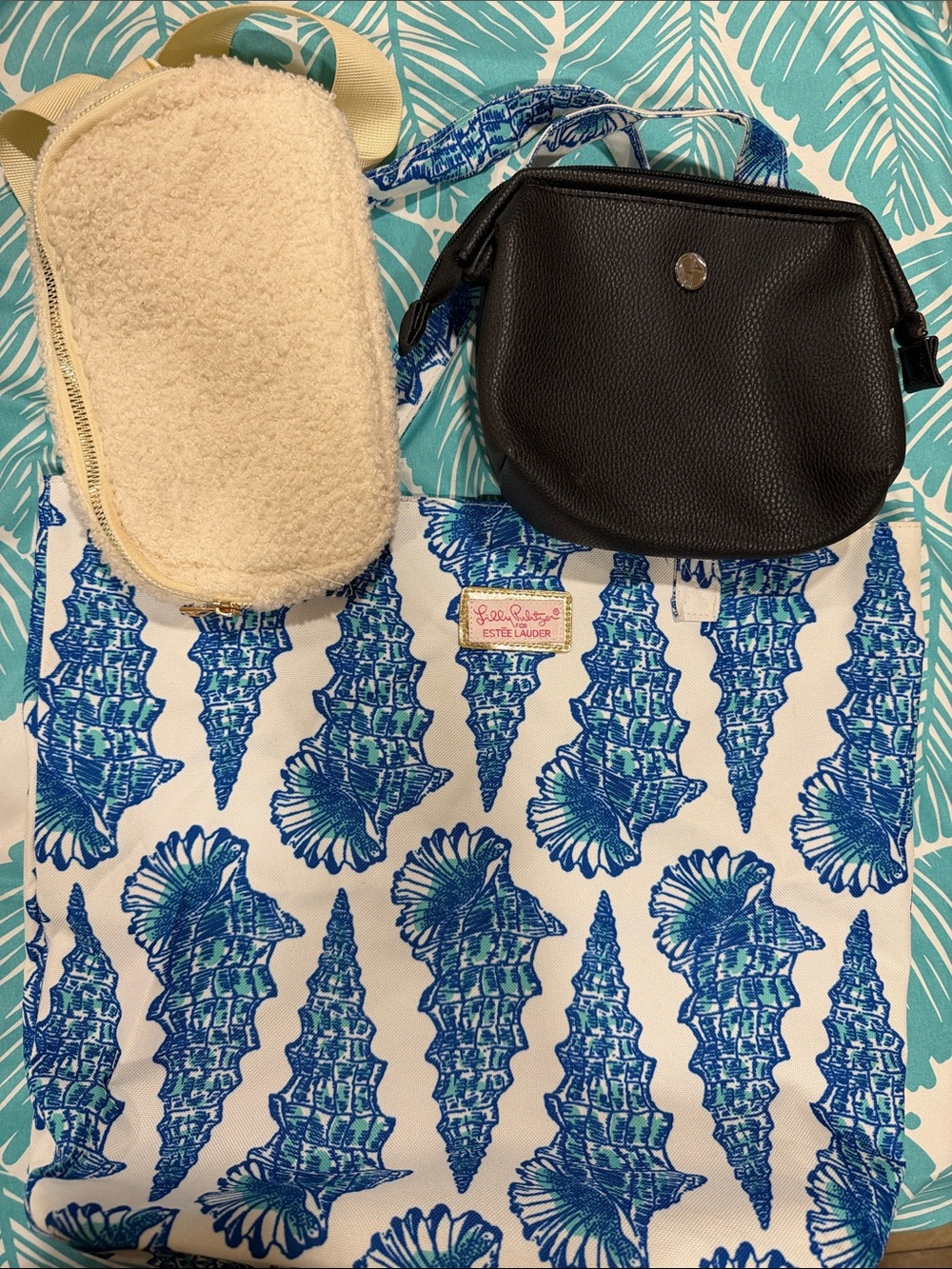 Lilly Pulitzer Tote Bag Shopper Blue Seashells, Estee Lauder bonus. Crossbody